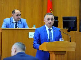 Отчет о своей деятельности и работе Администрации города за 2015 год представил депутатам Глава Вологды Евгений Шулепов